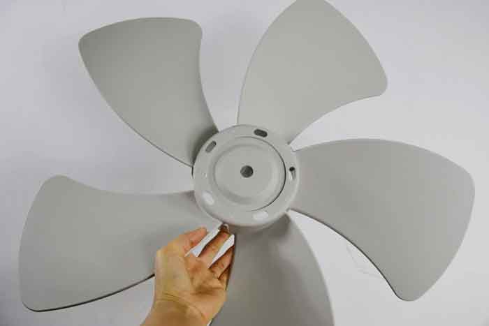 Quạt treo tường Hatari 5 cánh IW22M1 199W